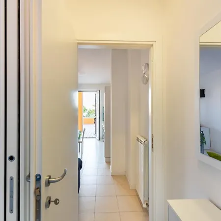 Guesthost - With Terrace & Parking Near The Sea *