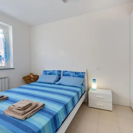 Guesthost - With Terrace & Parking Near The Sea Marotta