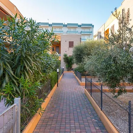 With Terrace & Parking Near The Sea Apartment *